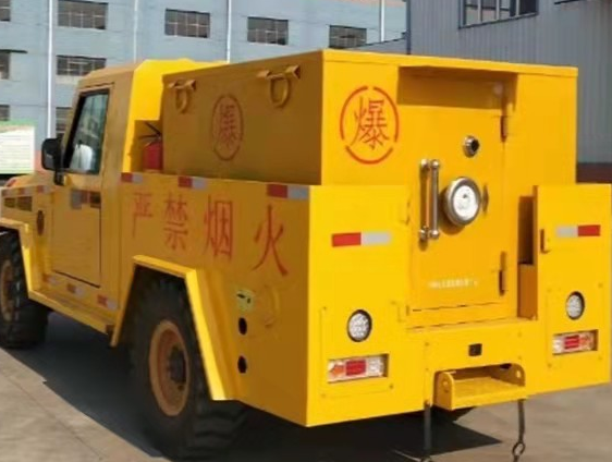 曲阜凯龙爆破器材运输车：保障爆破任务的安全运行